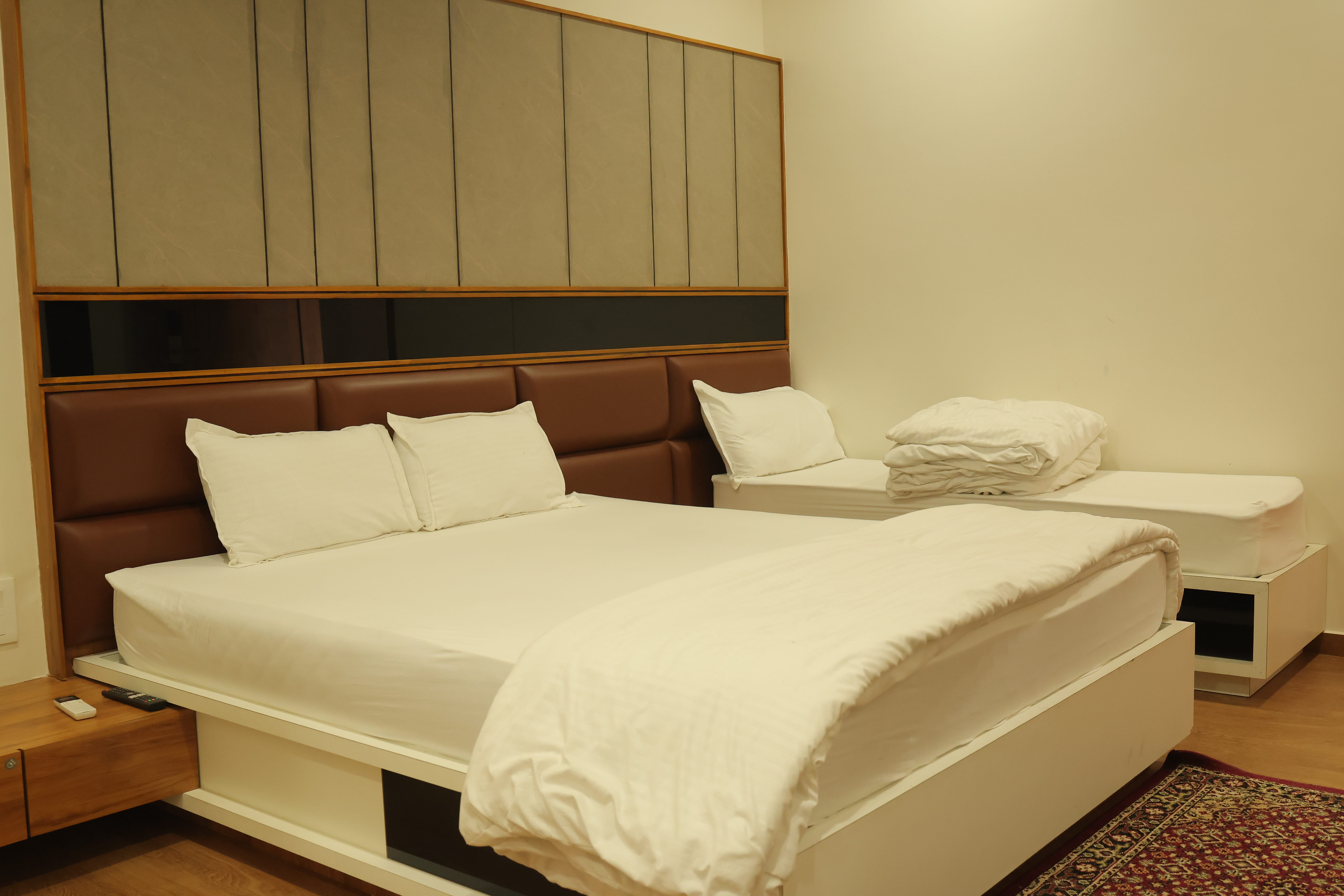 Super Deluxe 3 Bed Seating